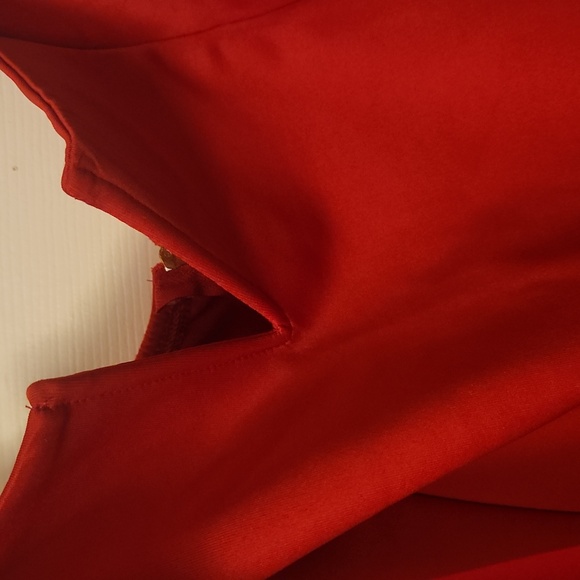 Red Gown - Picture 3 of 4